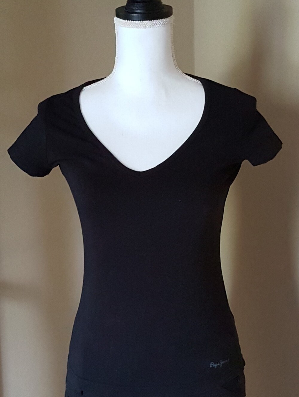 Pepe Jeans Black Fitted Sexy V-neck Short-Sleeve T-shirt from Paris